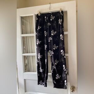 Croft & Barrow fleece loungewear. Skull pattern.